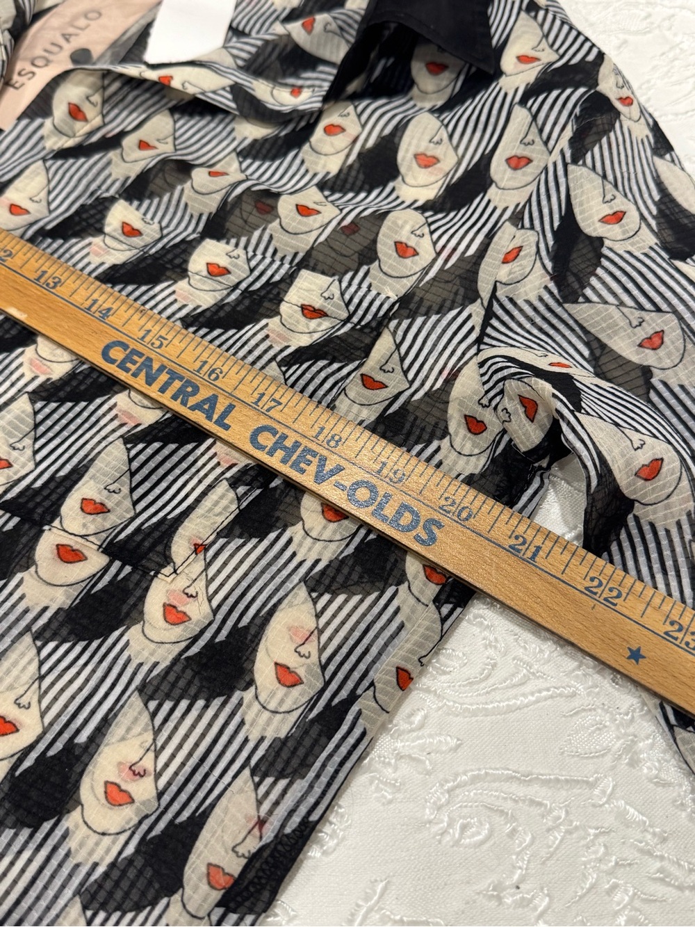 Esqualo NWT Abstract Face Print Sheer Button Front Blouse Size 8 - Picture 5 of 8